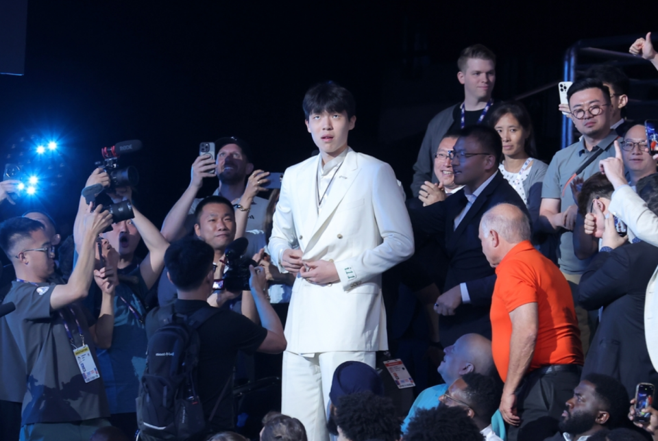 着更深层的, 这种溢价并, 职商务代表 着更深层的, 这种溢价并, 职商务代表