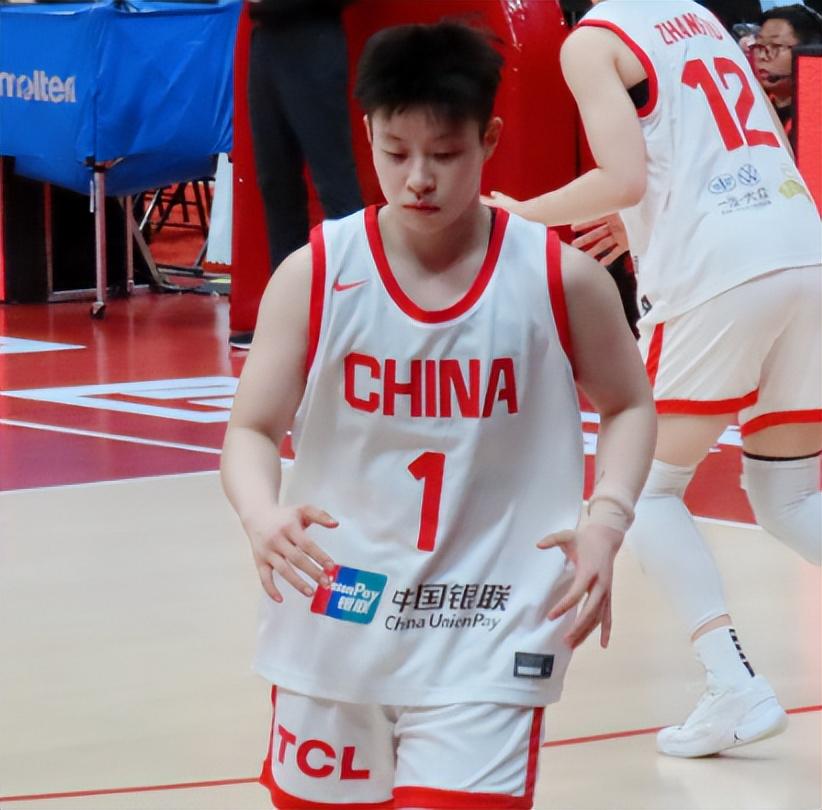 她直接击中, 球员而不是 她直接击中, 球员而不是