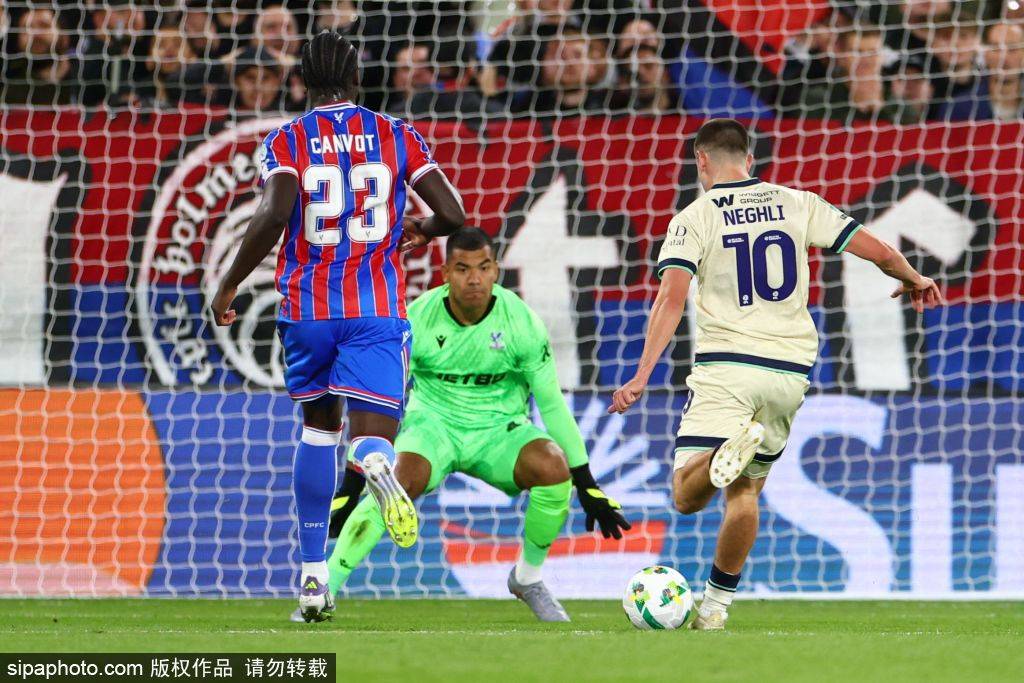 在主场延续, 水晶宫的射